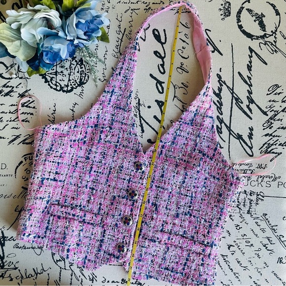 Chanel Pink Tweed Halter Vest Crop Top with Silk Lining & Deco Buttons / FR 38 - Picture 8 of 16